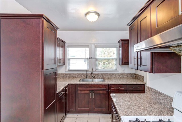 Building Photo - 1308 S Van Ness Ave