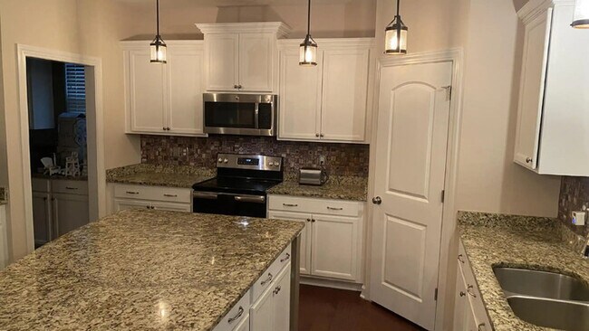 Building Photo - 3441 S Beaver Ln