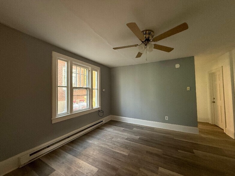 Building Photo - 335-337 Messinger St