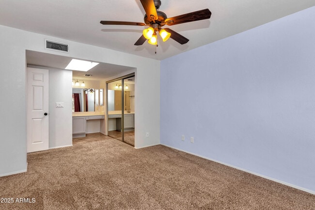 Building Photo - 33 E Beck Ln