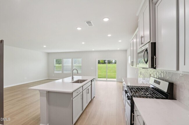 Building Photo - Spacious 5 Bedroom, 3 Bath Home with Loft & Main Level Bedroom - Move in Ready