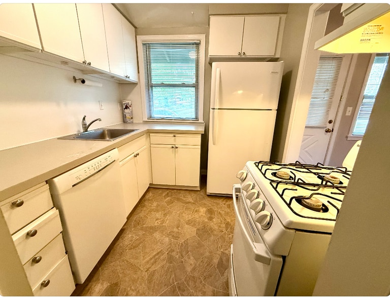 Building Photo - 2824 Whitewood St
