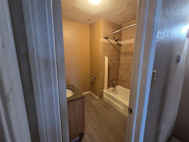 Building Photo - 401 SE 12th Ave