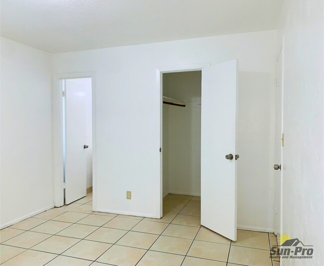 Building Photo - 1965 Nelson Ave