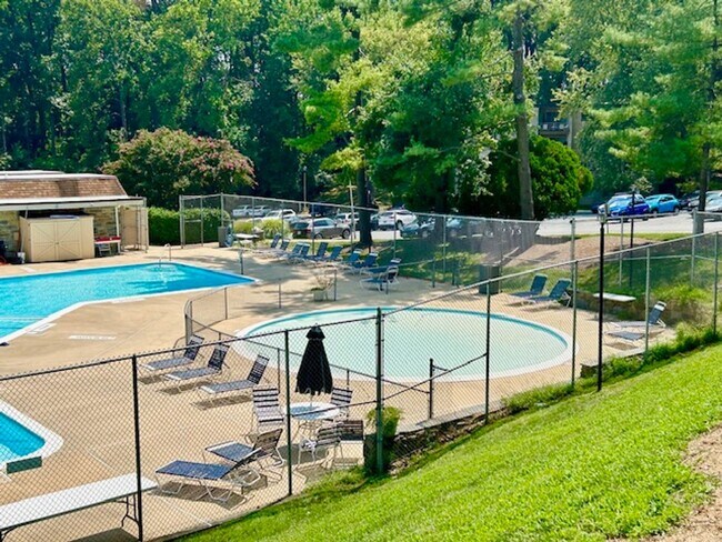 Building Photo - Cozy Oasis in Rockville!