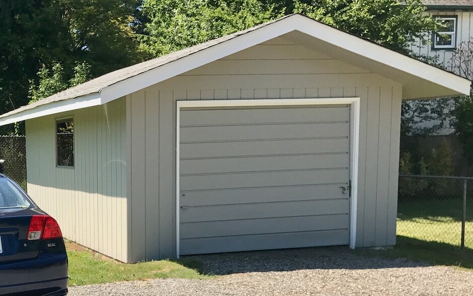 Garage - 1103 Brawne Avenue NW