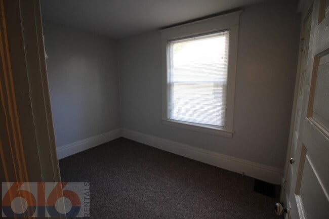 Building Photo - 243 Valley Ave NW