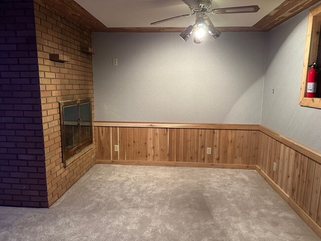 Building Photo - Welcome to this charming 3 bedroom, 3 bathroom home in the desirable Minnetonka. Avail. April 1st...