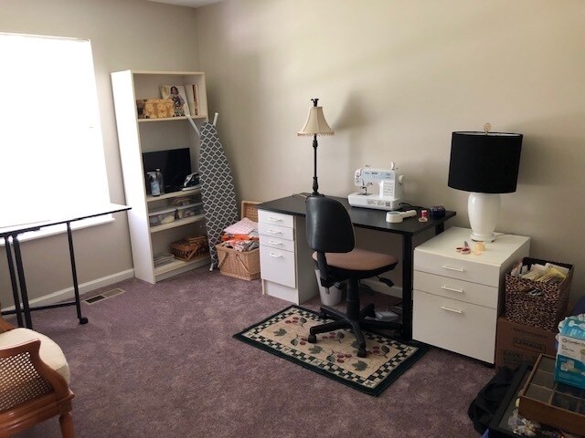 Building Photo - Quaint setting, One Level 3BR/ 2BA 2-Car Garage Condo