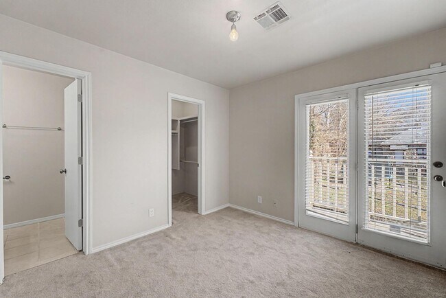 Building Photo - 2 Bed | 2 Bath Condo on Crybaby Hill