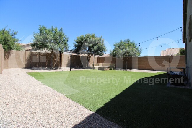 Building Photo - 862 East Gold Dust Way