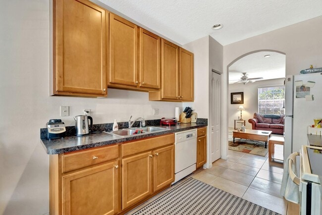Building Photo - 2061 SE Glen Ridge Dr