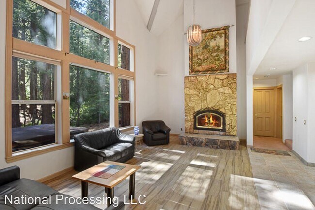 Building Photo - 4 br, 3.5 bath House - 579 Lucille Drive