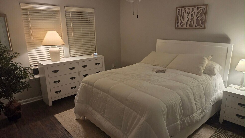 Building Photo - 113 Dapple Ct