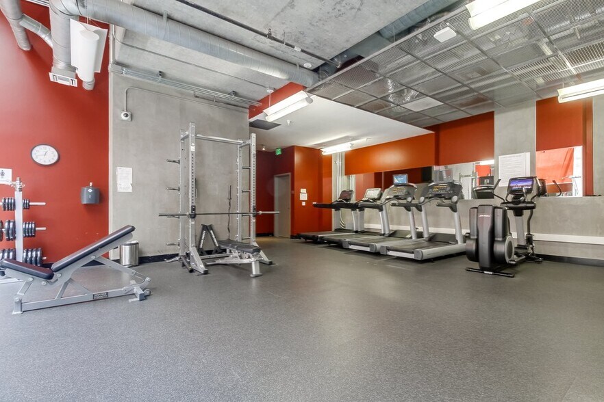 Building Photo - 321 10th Ave