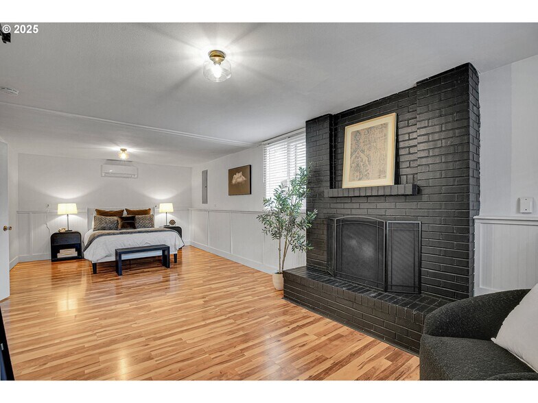 lower bedroom/bonus space - 8325 SW Terwilliger Blvd