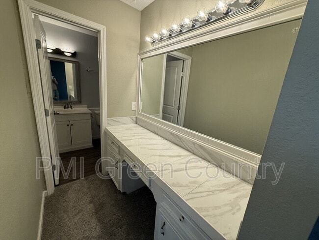 Building Photo - 2019 S Gum Ave