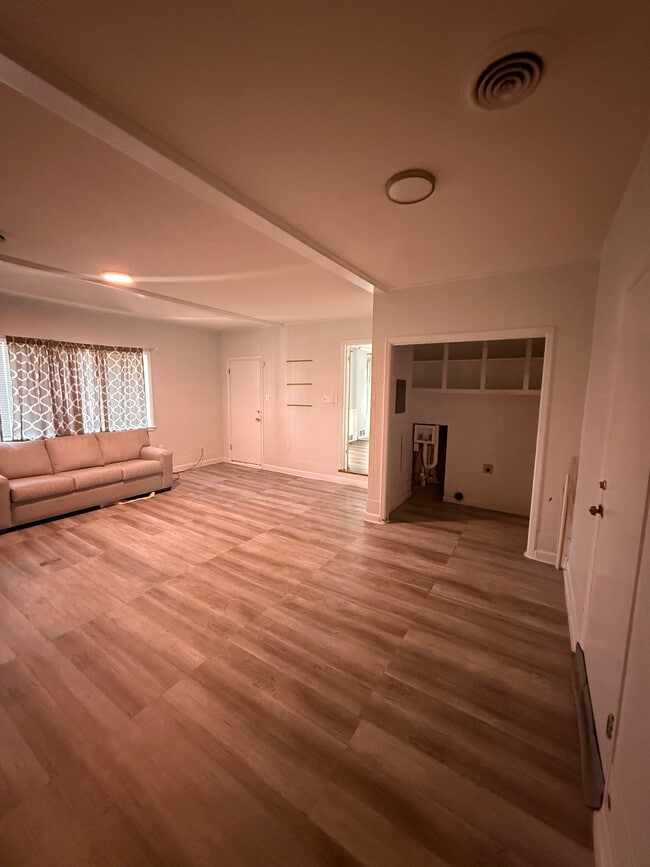 Building Photo - 3417 Sunlite St