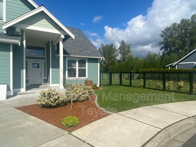 Building Photo - 810 Sisters Ct