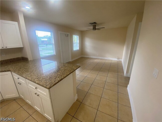 Building Photo - 2217-2219 Violet Dr