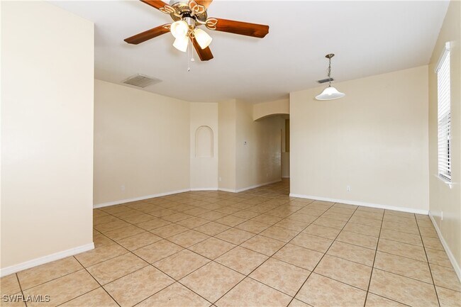 Building Photo - 502 SW 19th Ln