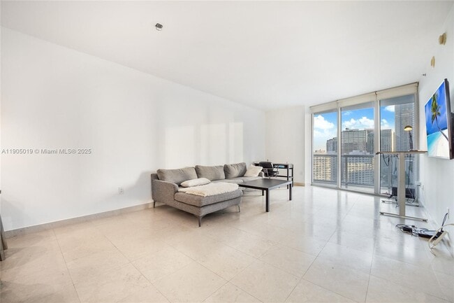 Building Photo - 495 Brickell Ave