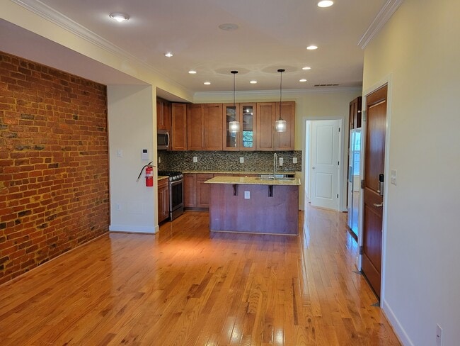 Building Photo - 127 Quincy Pl NE