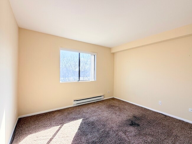 Building Photo - 645 S Virginia Rd