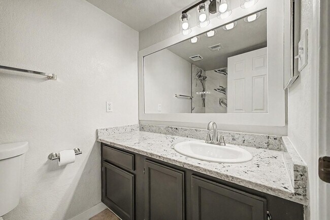 Building Photo - 6885 E Cochise Rd