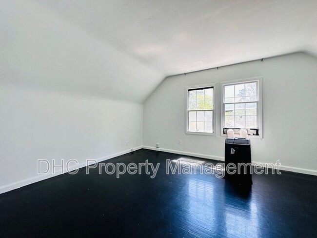 Building Photo - 1257 Lorenzo Dr SW