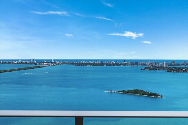 Building Photo - 700 NE 24th St