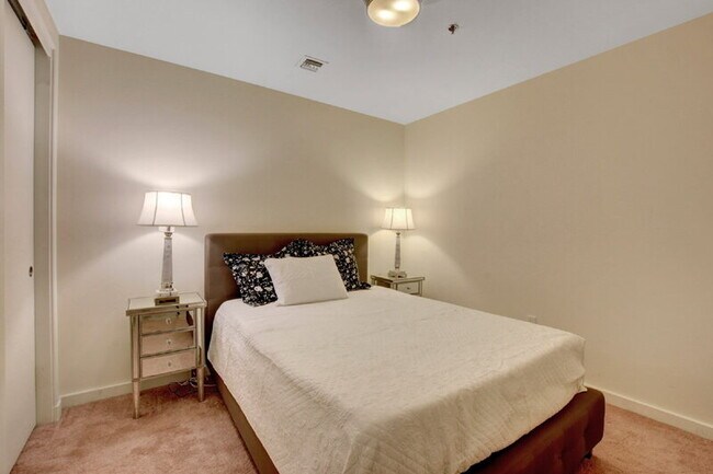 Building Photo - 4471 Dean Martin Dr