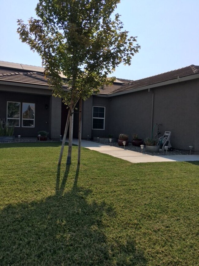 Building Photo - Beautiful 4 Bedroom Home in Marysville COM...
