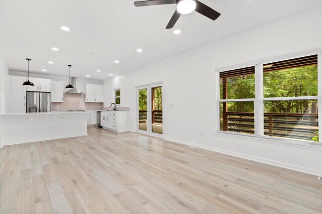 Building Photo - "Spacious 4-Bed Oasis with Guest Suite on Johns Island - Your Dream Home Awaits!"