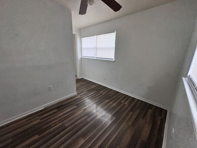 Building Photo - Conveniently located- Water and Trash Included