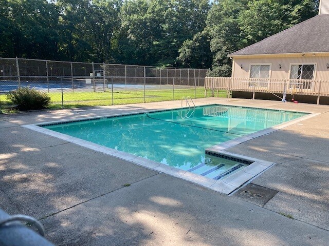 Building Photo - 16 Rollins Ct