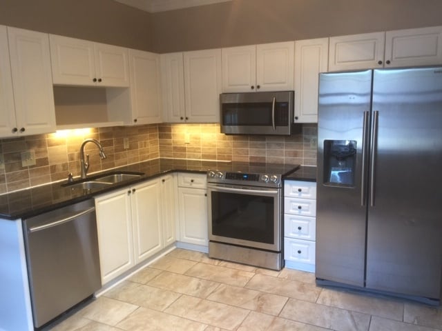 Building Photo - 302 Armour St