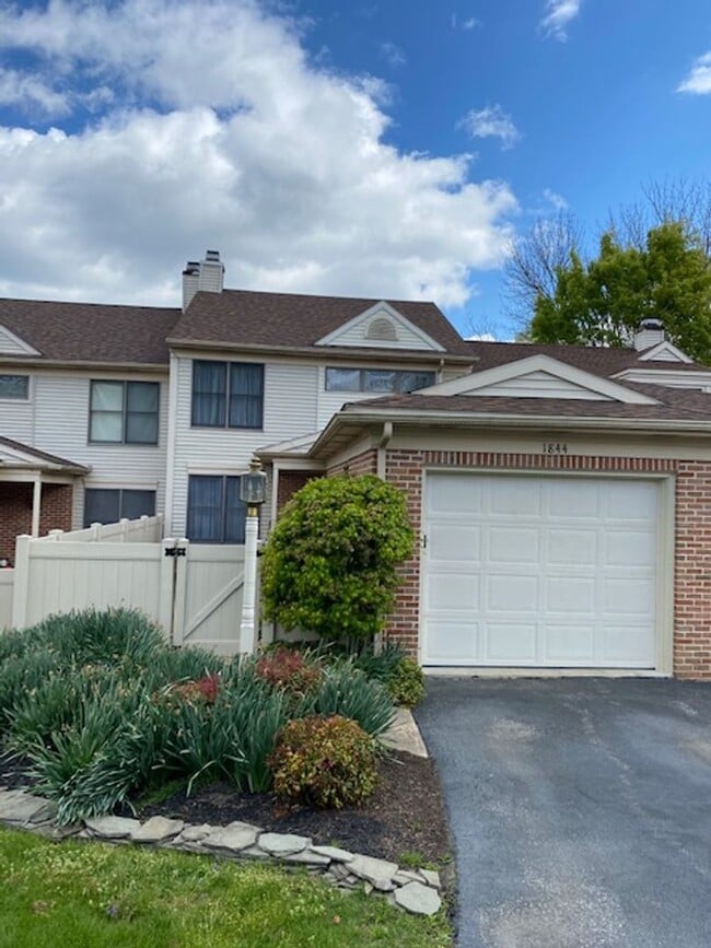 Building Photo - 3 bedroom 4 bathroom home in Lancaster tow...