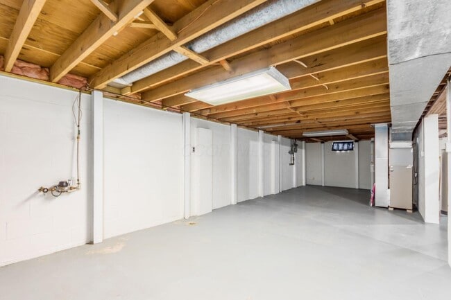 Building Photo - 5340 Carolyn Dr