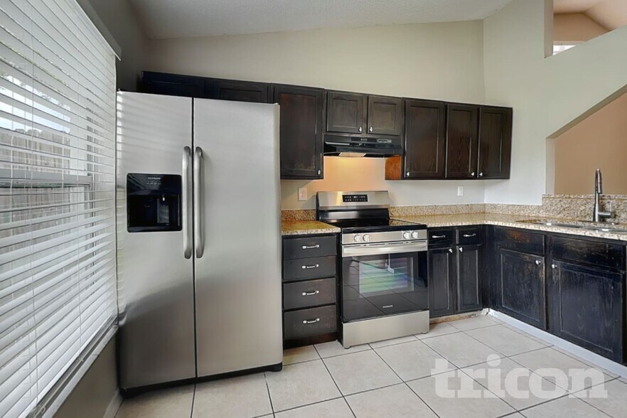 Building Photo - 13344 Laraway Dr