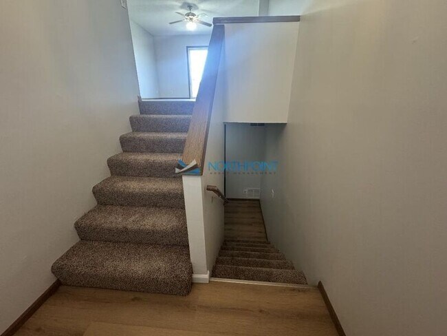 Building Photo - 1302 Hollyhock Dr
