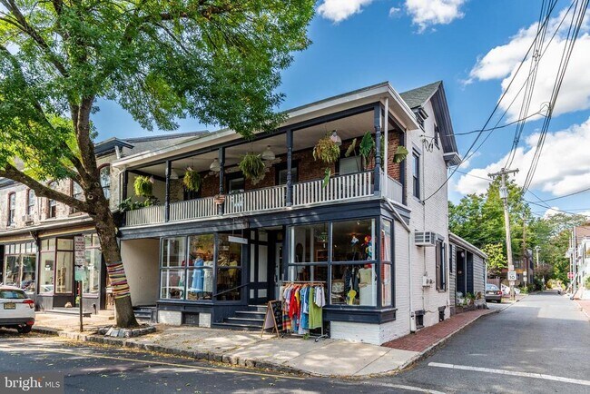 Building Photo - 14 Church St