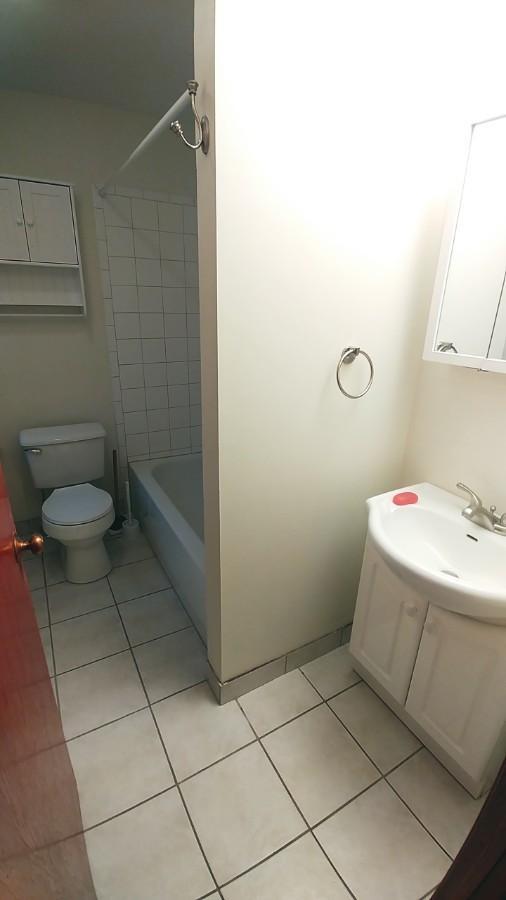 Building Photo - 1 bedroom in Chicago IL 60640