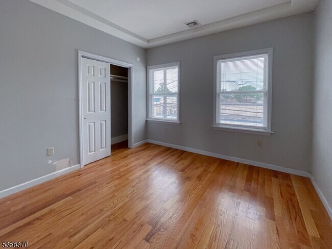 Building Photo - 560 Forest St