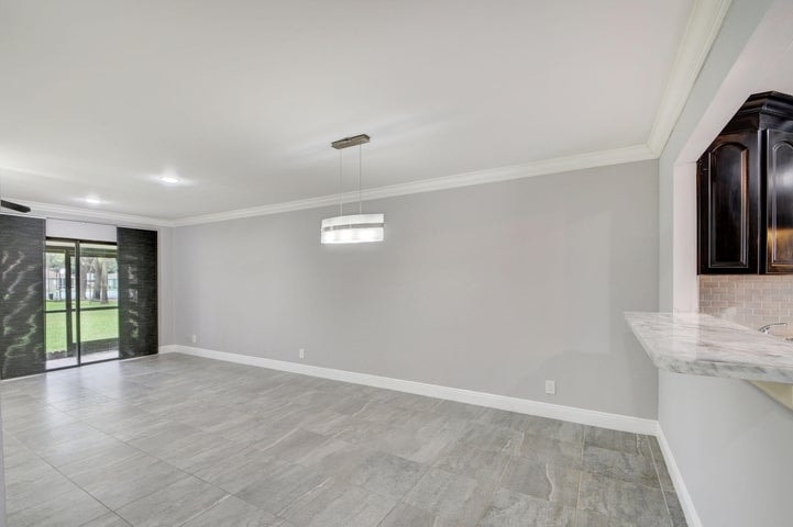 Building Photo - 1105 Maplewood Dr