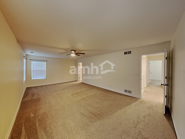 Building Photo - 6078 E 137th Ave