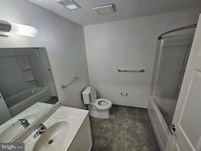 Building Photo - 200 Hamilton Ave