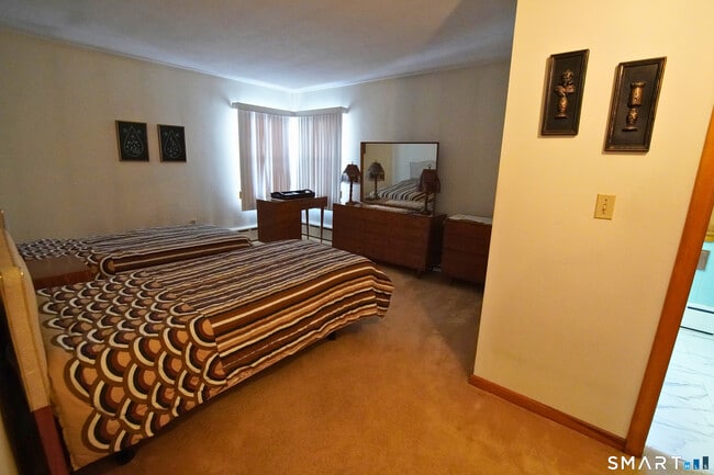 Building Photo - 30 Day Spring Ave