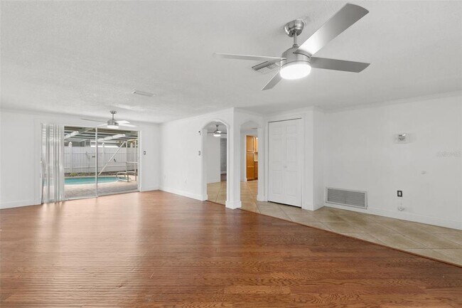 Building Photo - 7114 Parrot Dr