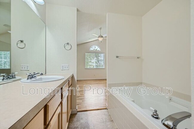 Building Photo - 679 Snowberry St